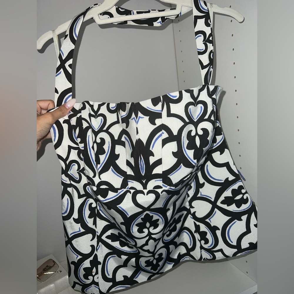 BRAND NEW White House Black Market Top Size L